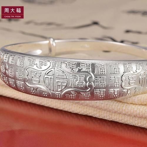 周大福银饰项链值得买吗,周大福黄金首饰展示高级感