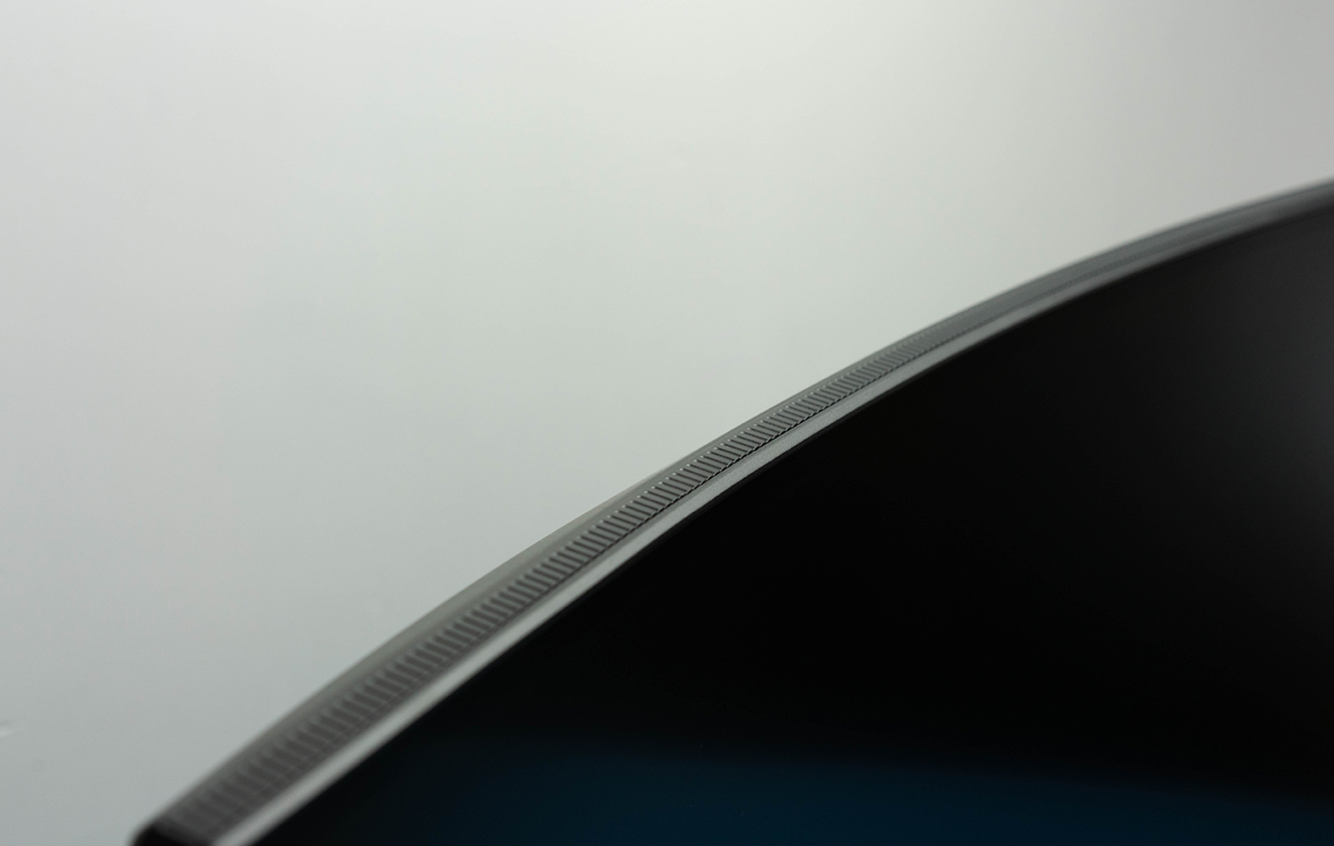 这套花费超过2W的桌面看起来是如此朴素