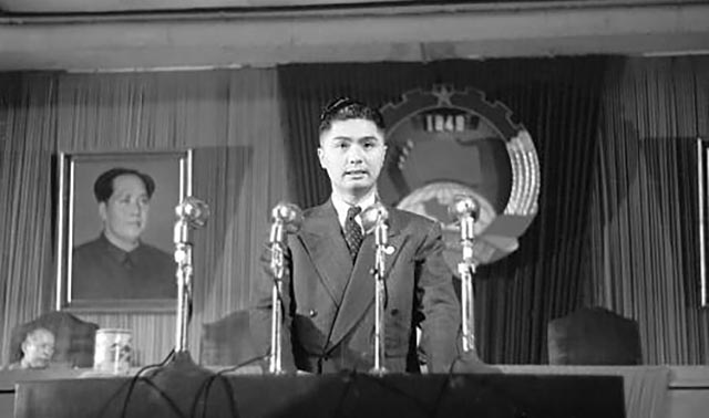 1986年,*小平邓**在京会见荣氏家族:你们就像杨家将,是有功的