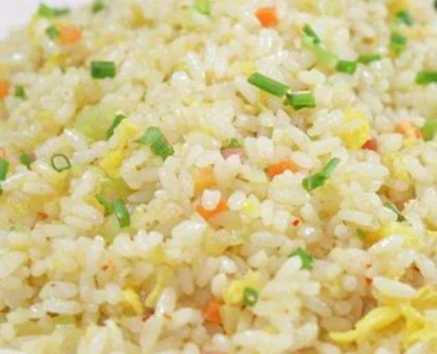 为什么我做的蛋炒饭是黏糊糊的,为啥蛋炒饭做得这么粘