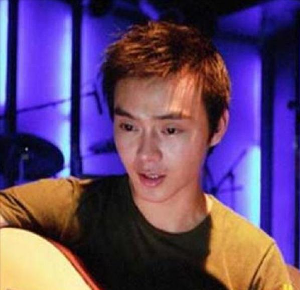 从“美少年”到“蜡像人”，他经历了什么，那场意外该怪谁呢？