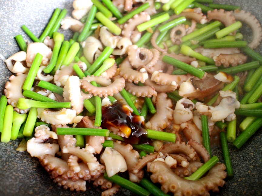 八爪鱼怎么炒好吃又简单的方法,新鲜八爪鱼怎么炒才没水分