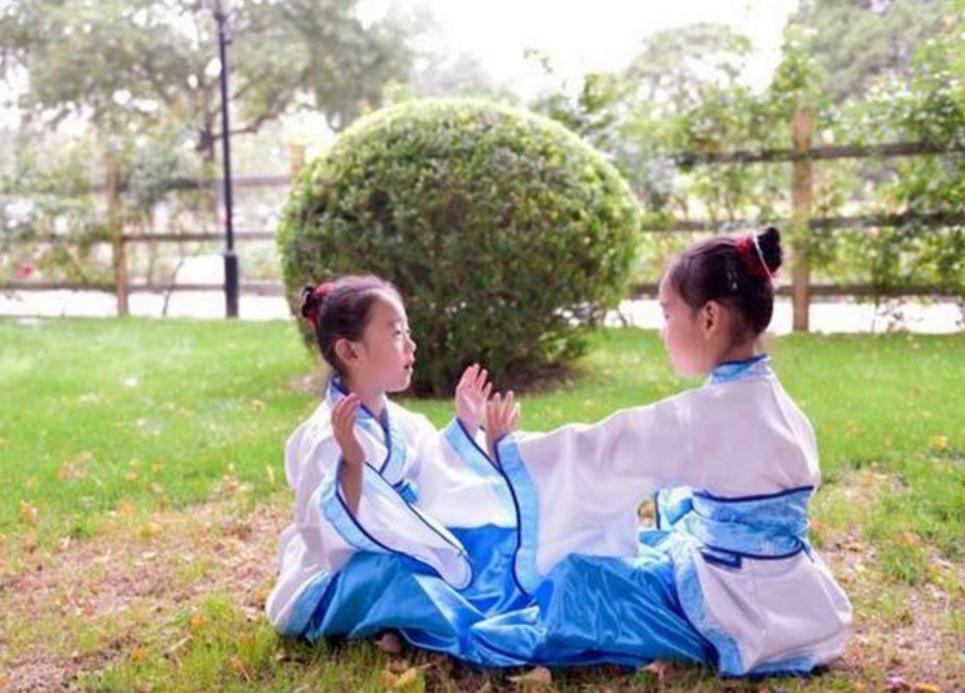 两只黄鹂鸣翠柳是病句,两个黄鹂鸣翠柳为什么不是绿柳