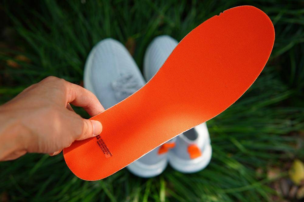 99买了双连鞋盒都没有的轻跑鞋,简单唠唠体验