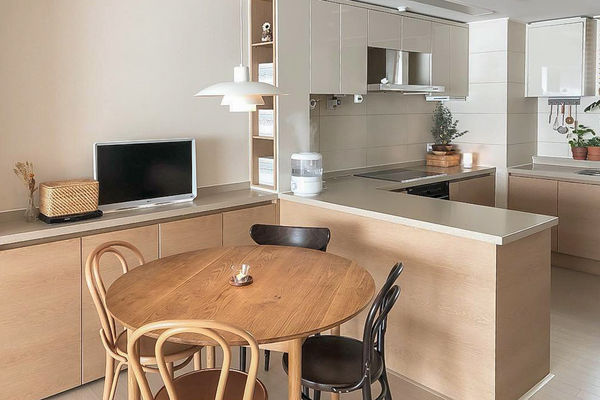 适合一家四口的书房式客厅 (五口之家客厅书房一体设计)