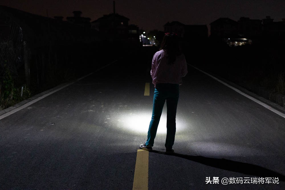 m4强光手电筒,真正的迷你强光手电筒太炫酷了