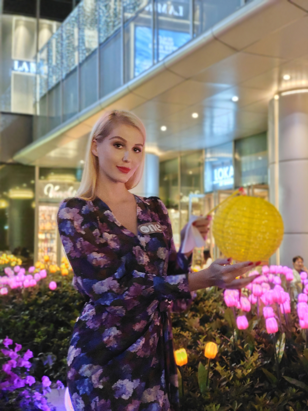 国际级艺术大师的巨型皓月艺术装置登陆上海OneITC商场