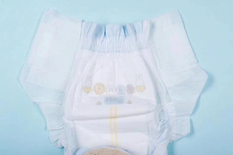 宝宝包棉尿布容易湿怎么保持干爽,纸尿裤与尿布