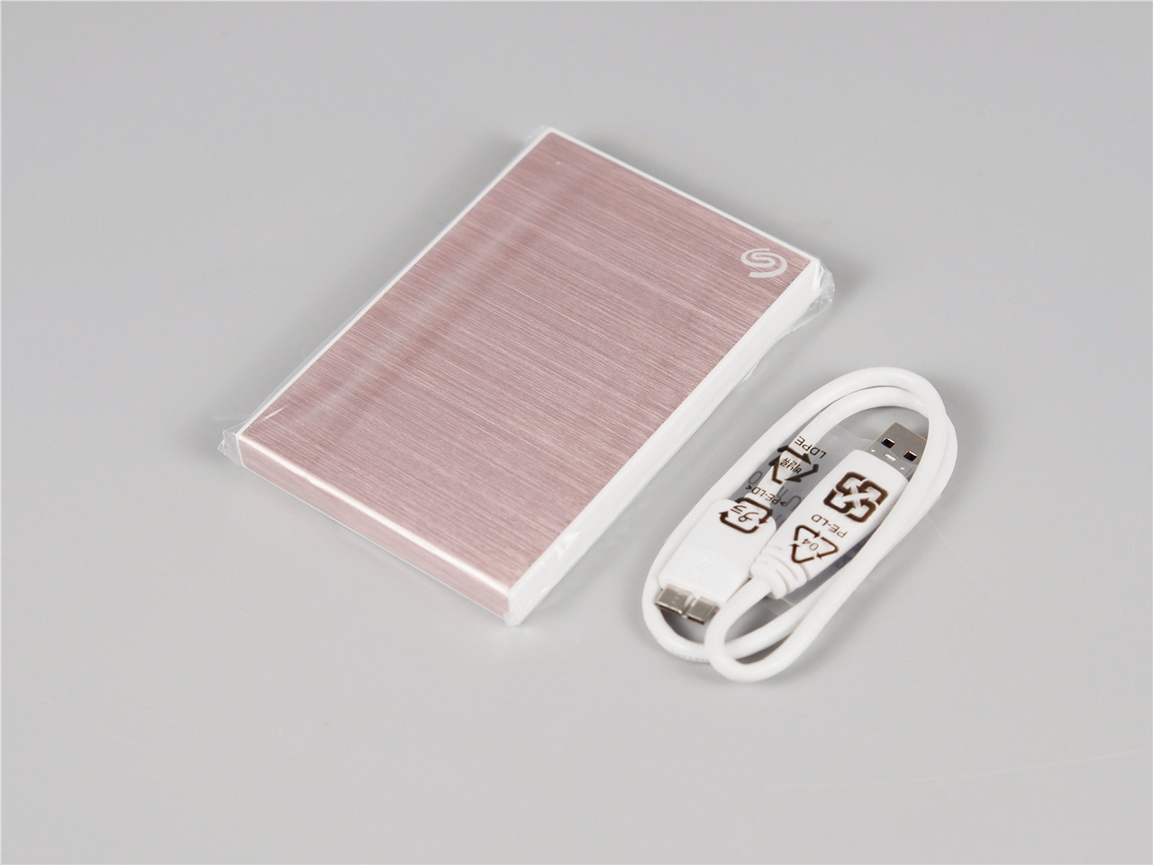 希捷2tb移动硬盘有几个盘片,希捷2tb移动硬盘功率多少