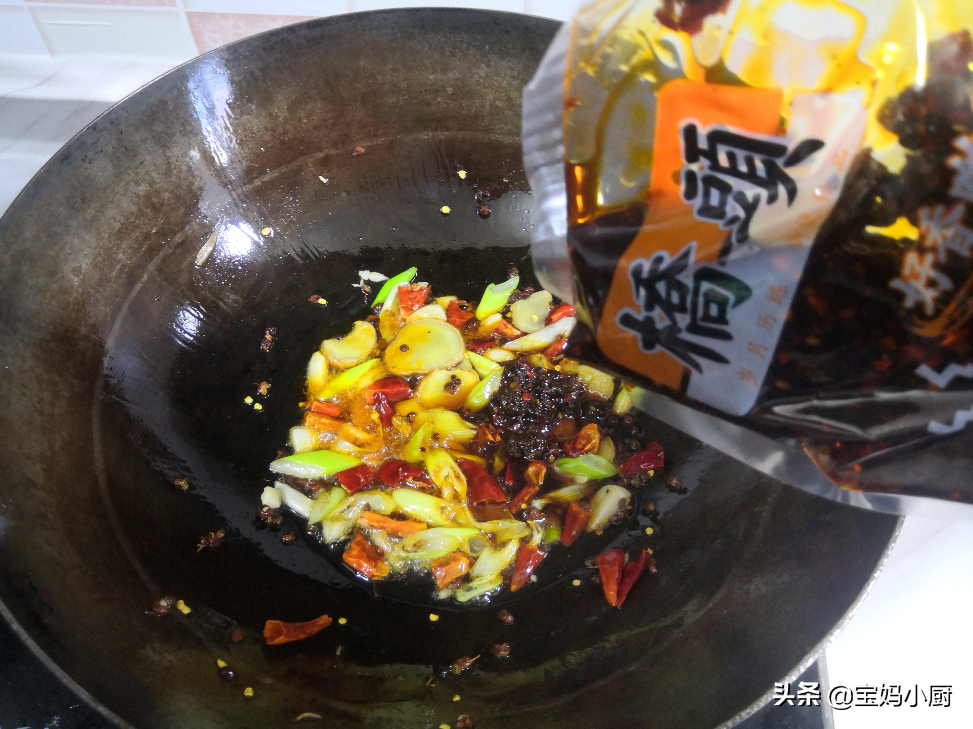 麻辣鸡爪怎么样做才能够香糯软烂,软烂麻辣鸡爪的正宗做法