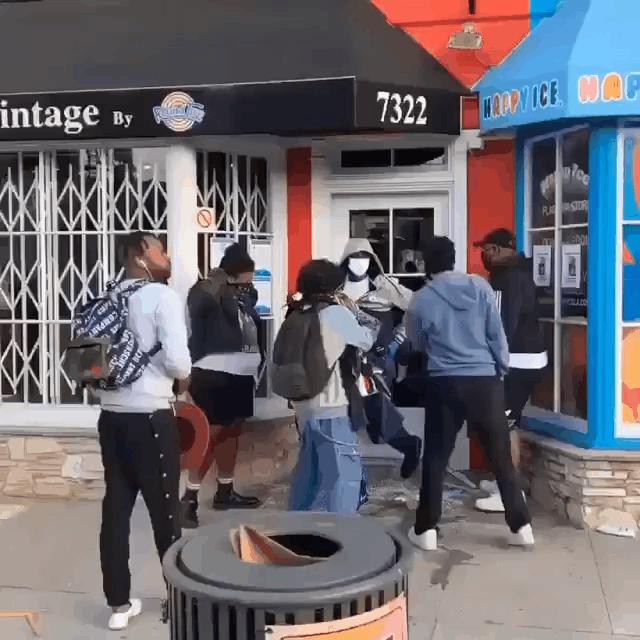 *砸抢打**是美区最新发售方式?黑人做代购真的狂