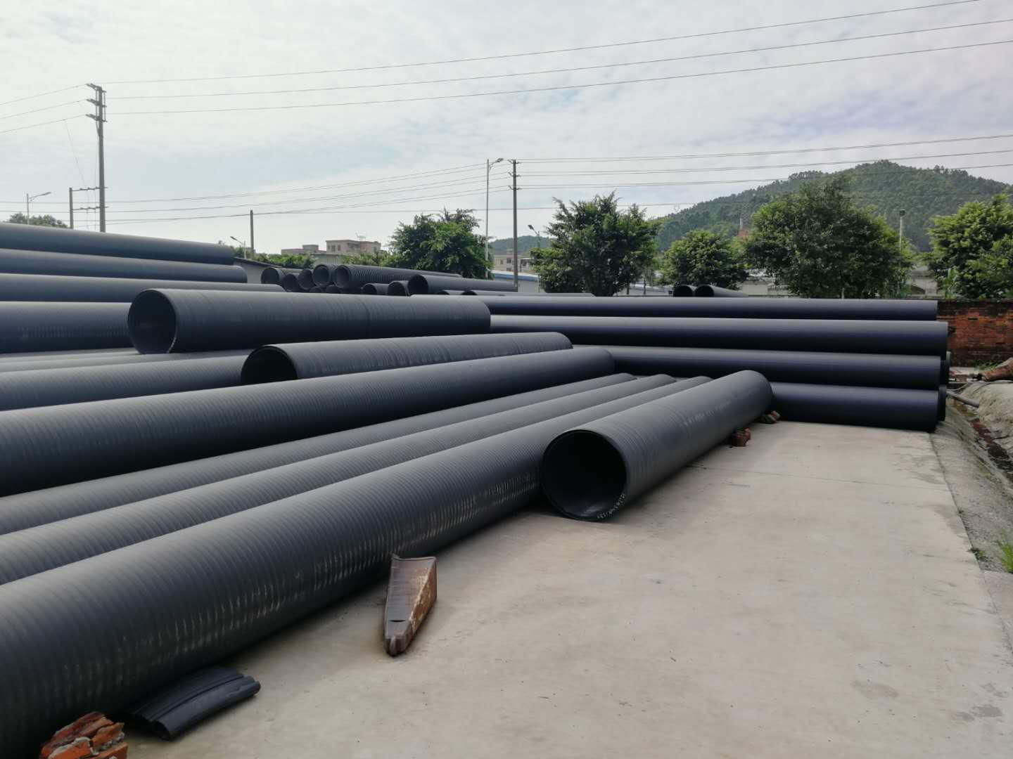 福建hdpe承插式中空壁缠绕管图片,hdpe中空壁缠绕管由哪些材料组成