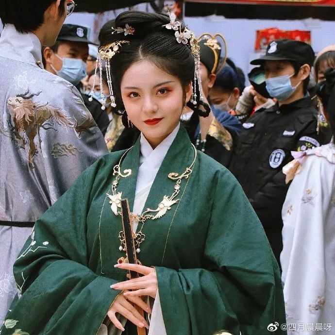 00后女孩演绎四大名著美女,凭一个造型火出圈,200万网友点赞