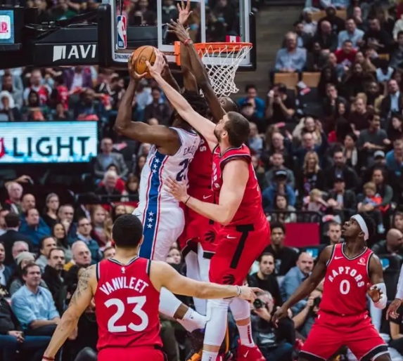 76人vs猛龙恩比德庆祝动作,恩比德绝杀猛龙找德雷克