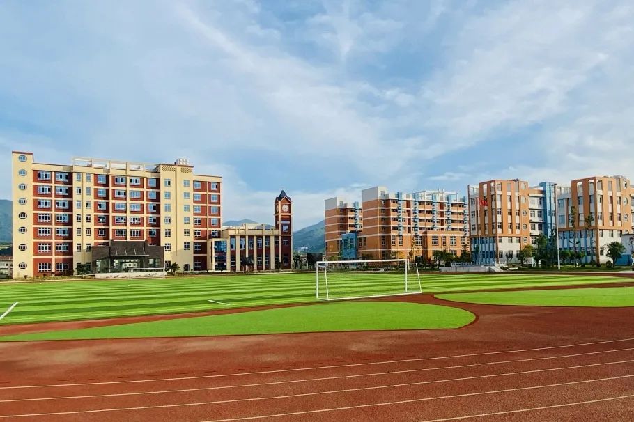 聚龙高中好吗,泉州聚龙学校高中正规吗