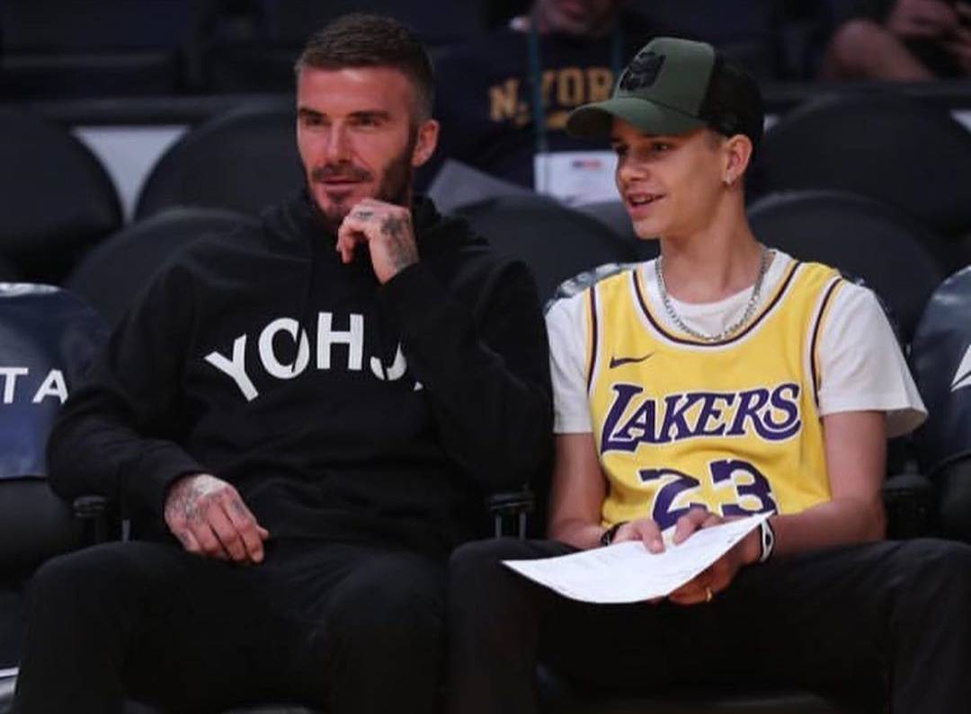 贝克汉姆训练全过程,贝克汉姆和儿子们踢球