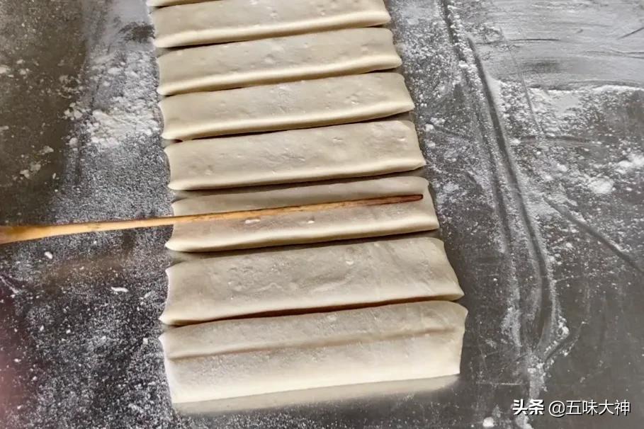 怎么做出奶香味的油条,怎么做早餐简单又好吃的油条