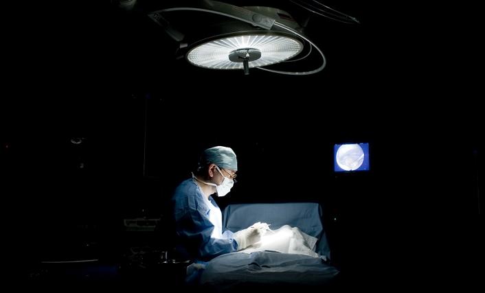 【执法实录】一个医生，一个护士，白天救人，晚上“自杀”