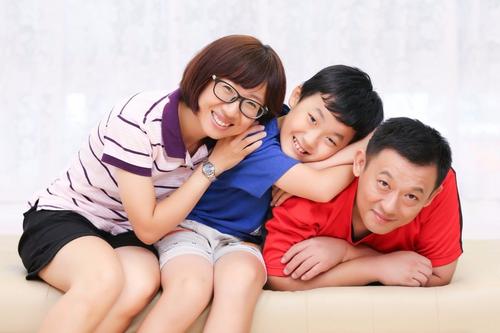 孩子痴迷游戏不听劝怎么办,孩子沉迷游戏不让他上学正确吗