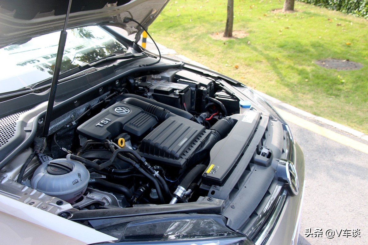 大众高尔夫2021款280TSIDSGR-Line空间,运动感十足全新大众高尔夫实车