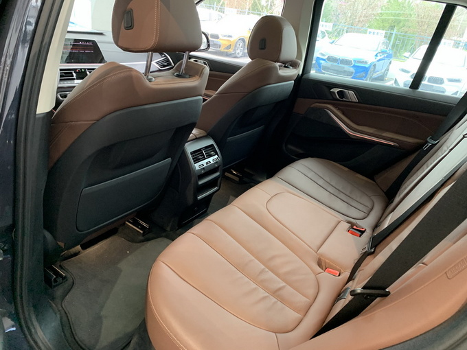 宝马冰火两重天,宝马4s店325砍价