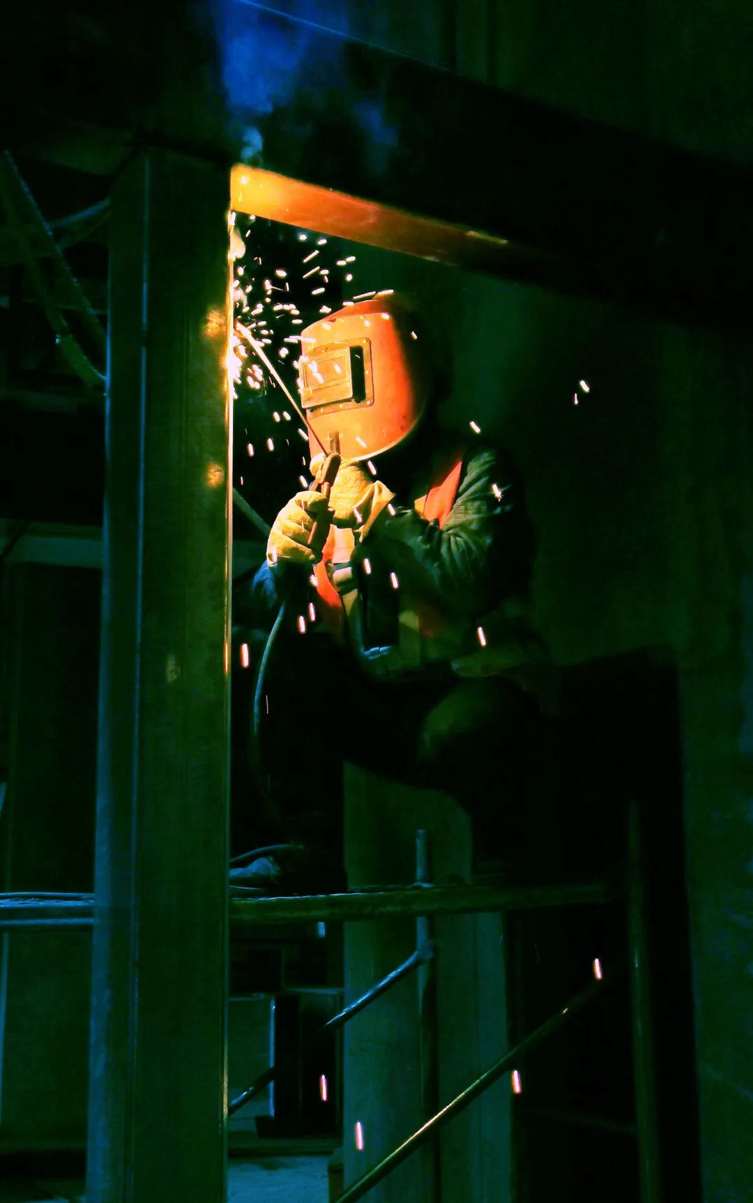 成都这个大型足球场封顶!创国内同等规模体育场工期最短纪录