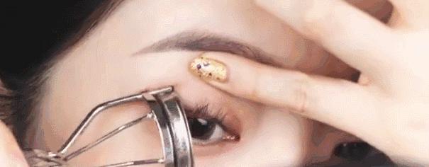 让睫毛变得又长又浓密的小妙招,睫毛又长又密小妙方