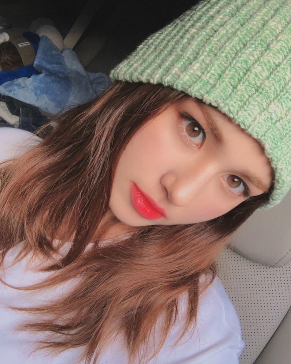 Lisa密友开豪车引争议！又纯又欲的“国民女友”有什么好酸的？