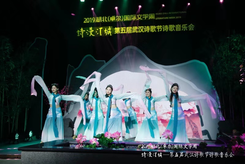 穿越诗歌芬芳的星海，第五届诗歌音乐会在卓尔书店举行