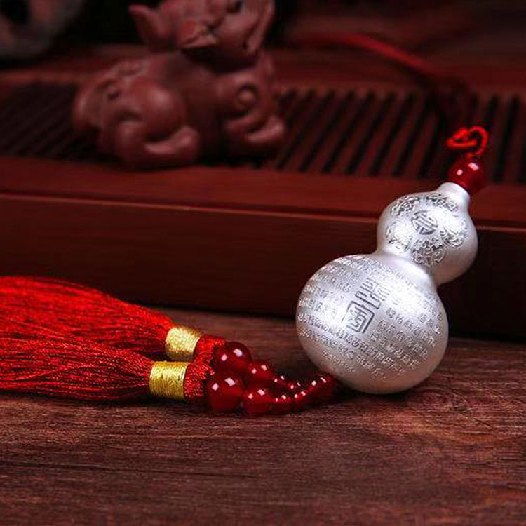 白银为何戴会变白一洗就变黑,白银能长期戴吗