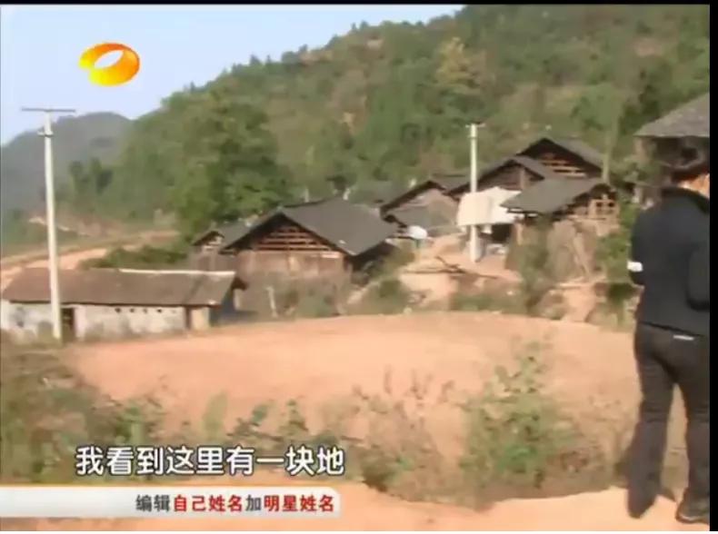 7岁女孩在案板上学习,7岁女孩上网课后续