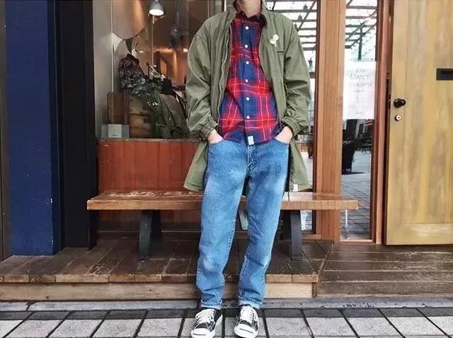 今天余文乐老师要为你们上一堂军装搭配课,答应我要好好学习哟!