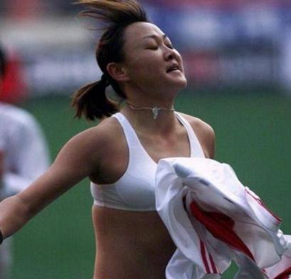 女足中疯狂的进球庆祝动作,盘点女足脱球衣庆祝名场面