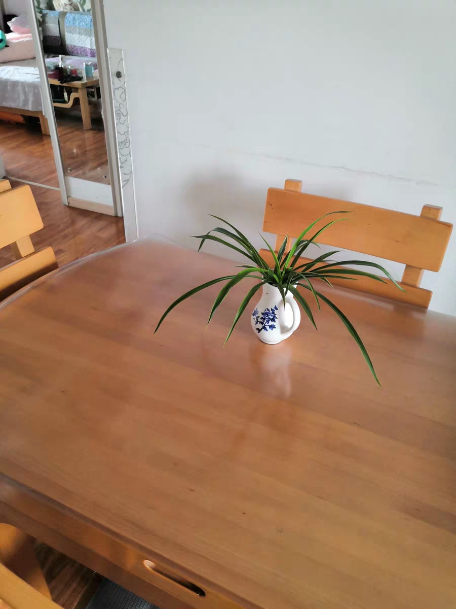 餐桌用普通玻璃还是钢化玻璃好,餐桌钢化玻璃和软玻璃