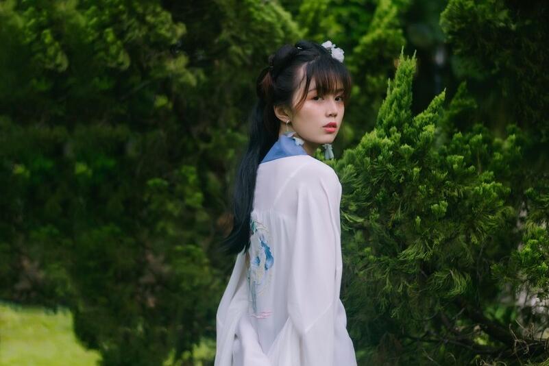 魔童复活魔功*压镇**群魔，妖女们*魂迷**下共拜她为魔界龙妖女王陛下