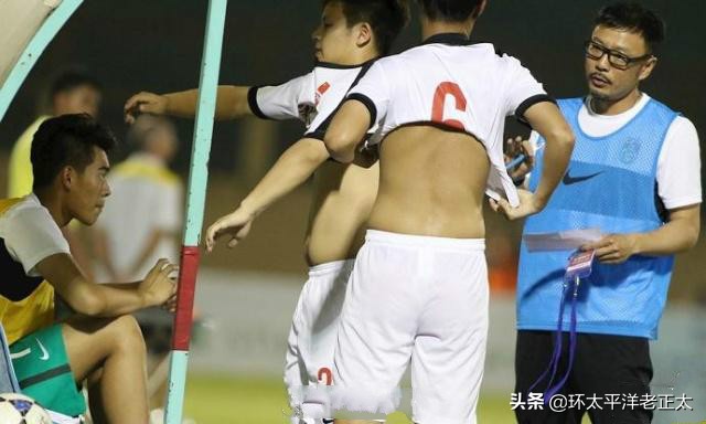 鍥借冻涓矾鑴婃,鍥借冻浼樼鐞冨憳鑵硅倢