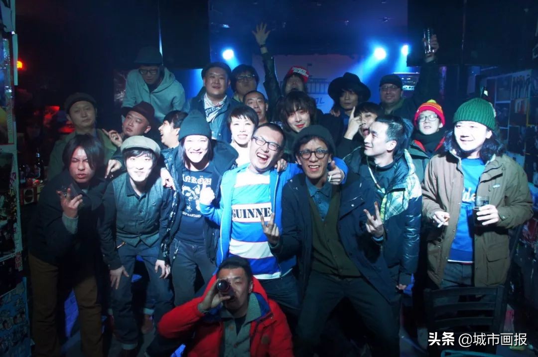 摇滚圈无人不知的“School”，凭什么吸引刺猬、盘尼西林等乐队？