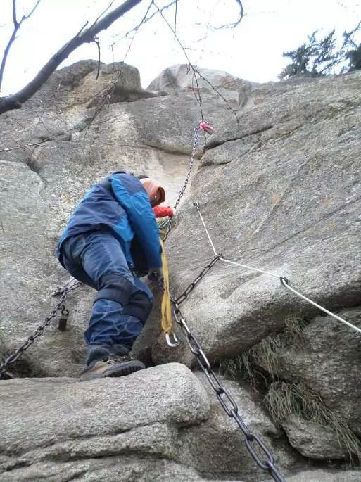 天下奇险第一山是指,奇险天下第一山