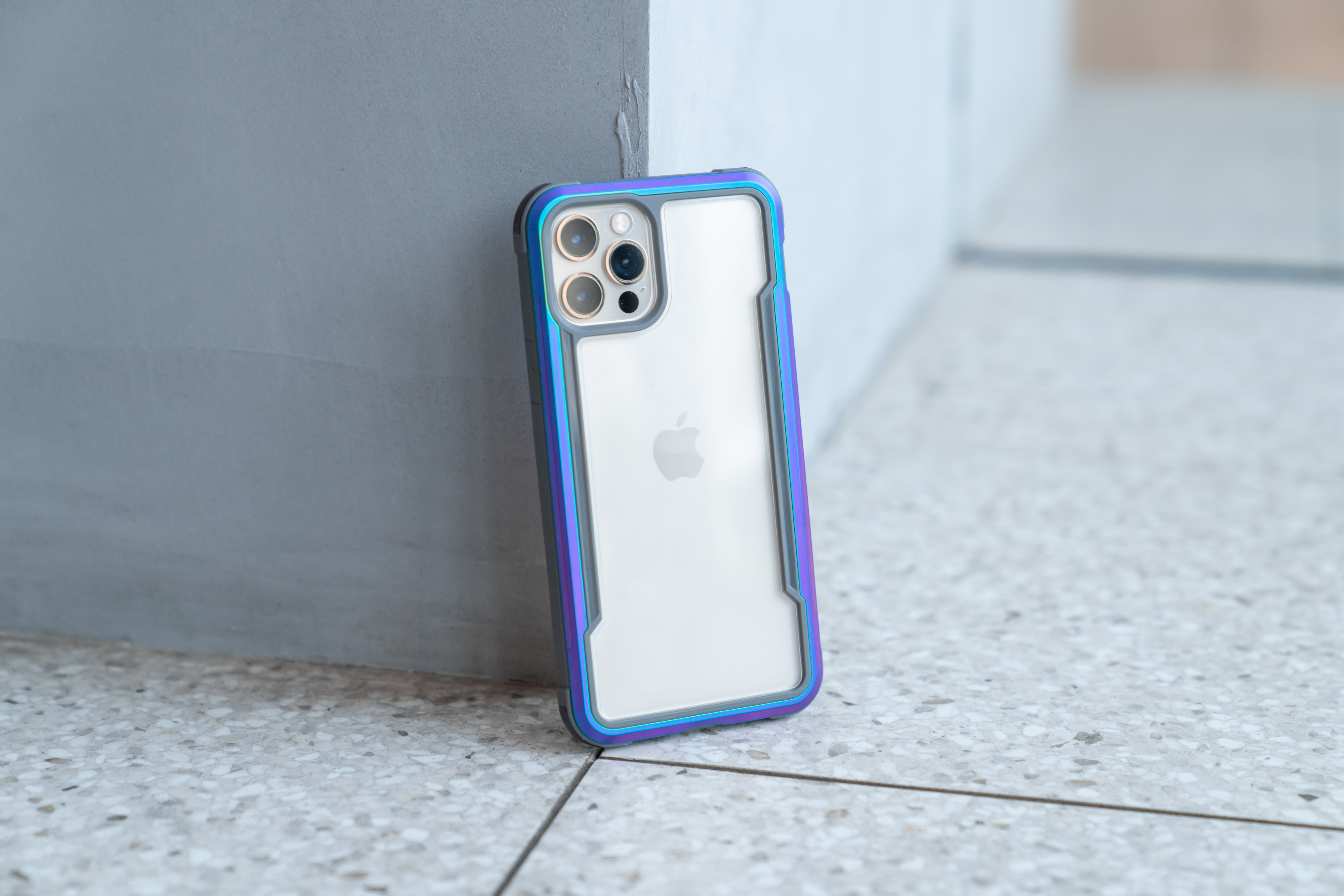 能让AppleCare+都赚不到钱的Defense决色小彩壳到底有多能摔？