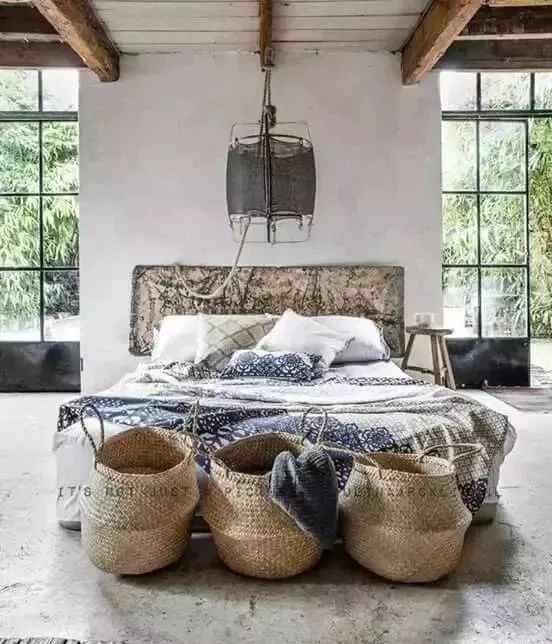 卧室打的床尾柜怎么搭配好看,卧室床尾怎么布置好看