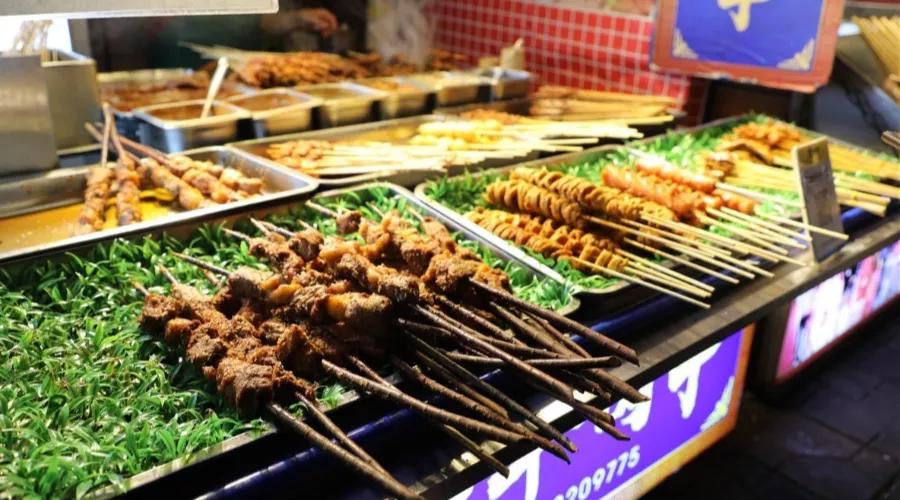 “当当......”快上车，成都的夜生活开始了