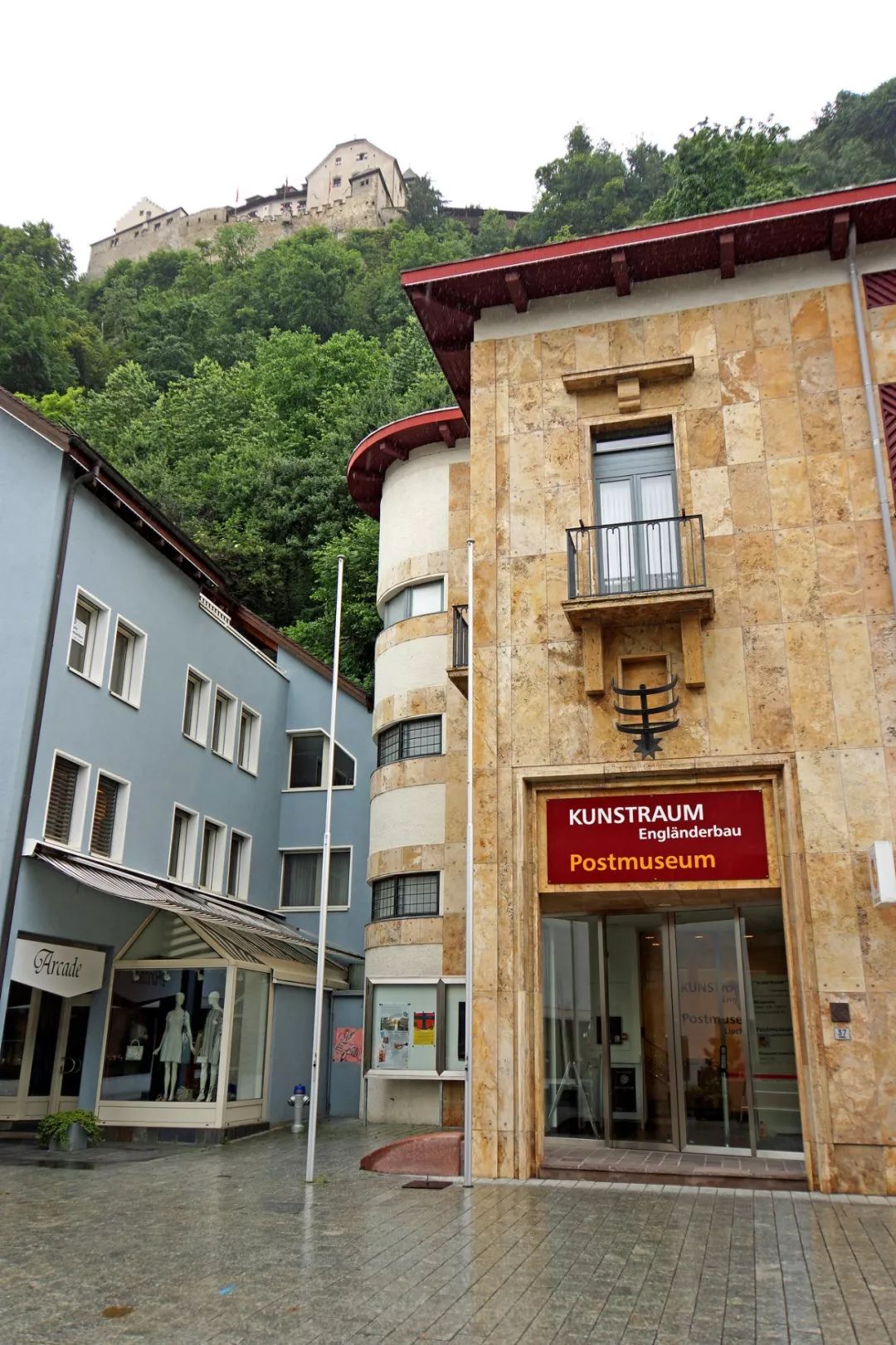 放在地图上很难找到的10个国家,地图上小到看不见的地区