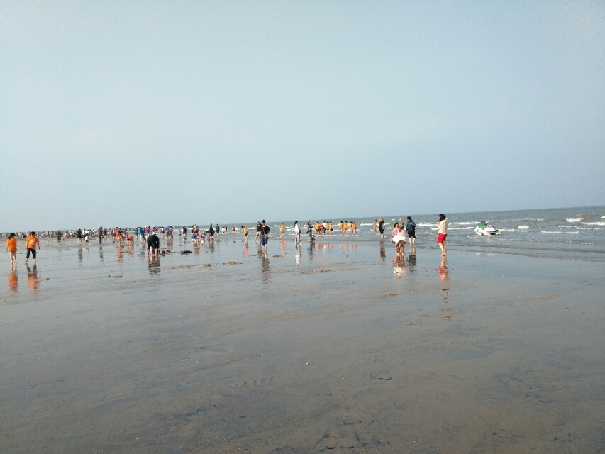 日照第三海水浴场离吴家台远吗,日照吴家台有免费的海水浴场吗