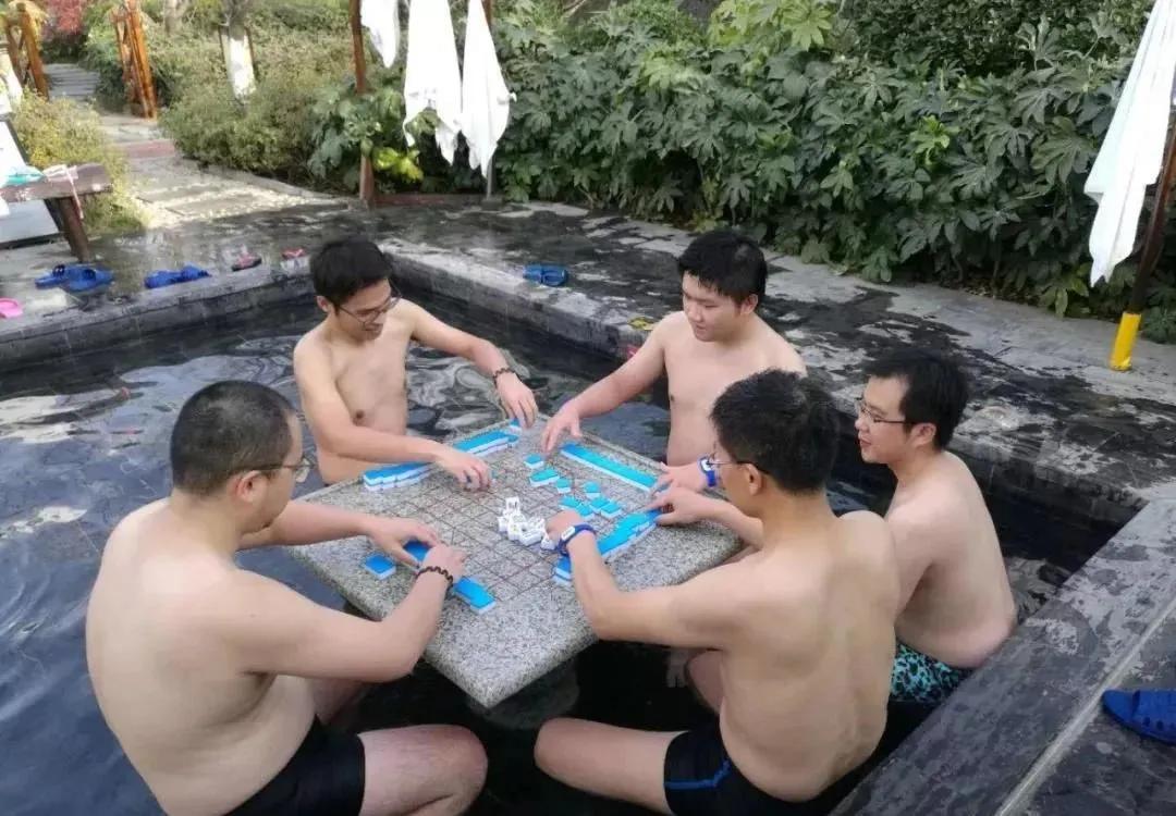 广东赌神、四川雀圣，中国人打麻将到底有多野