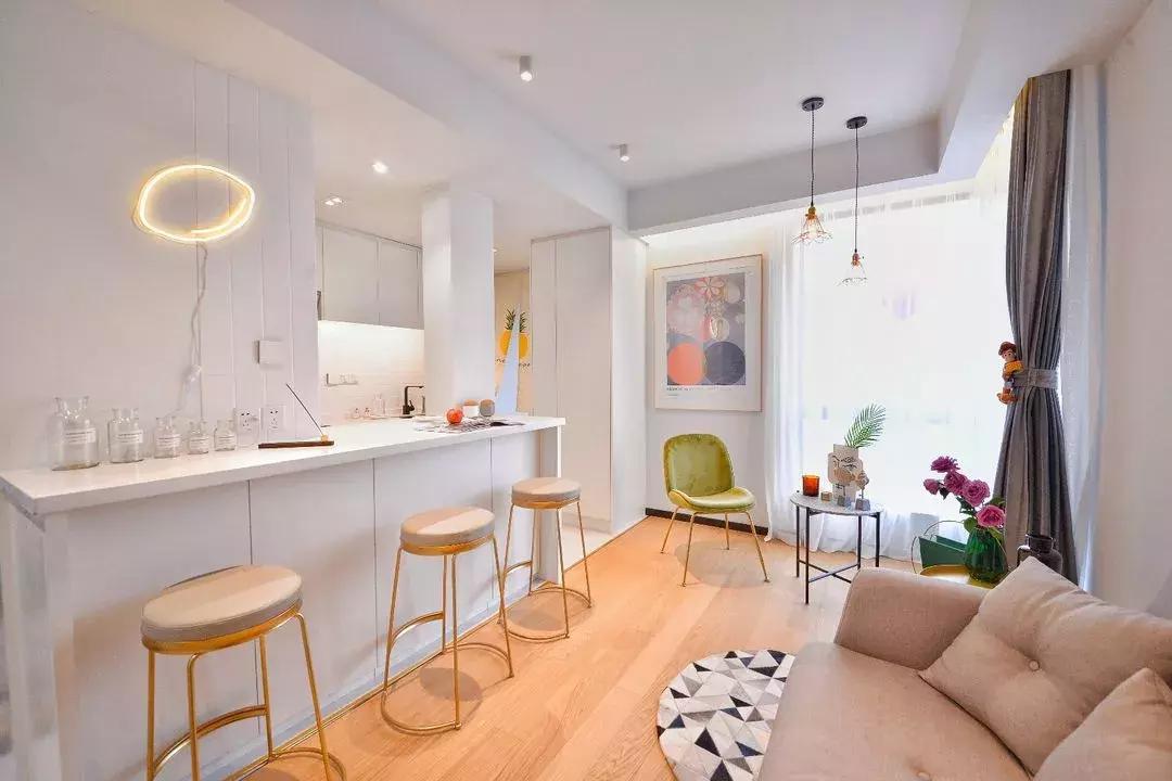 房子装修花再多钱,客厅还是沙发+茶几+电视柜,这样装修好看实用