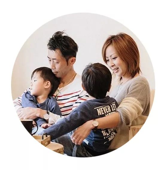 80后夫妇将破旧小宅爆改“复古咖啡厅”，95%家具都是自己打造