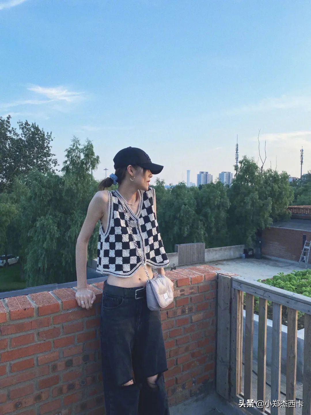 这个单品太绝了，贝嫂、丹麦玛丽王妃、周雨彤、刘雯都pick了它