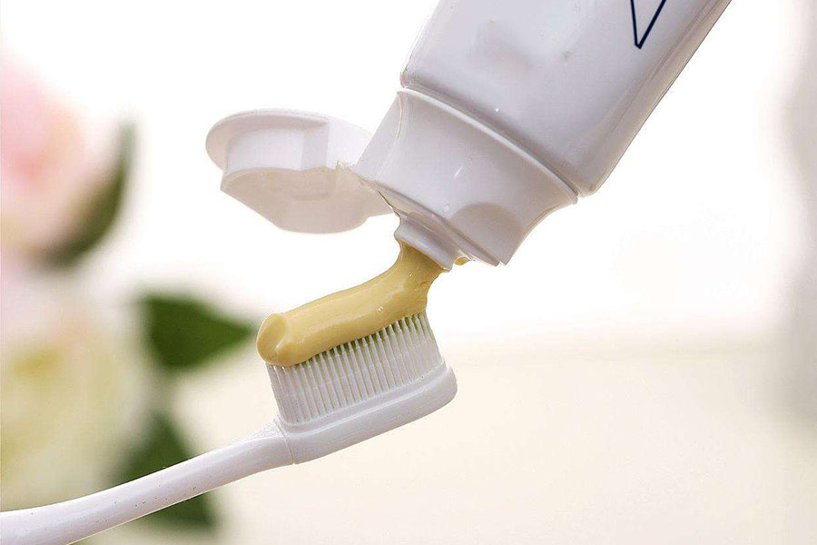 保温杯里有异味可以用牙膏解决吗,保温杯有异味怎么去除小苏打