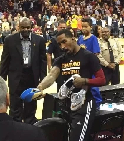 nba球星送球鞋需要给钱吗,nba球星送球鞋最新