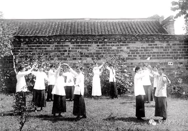 100年南京大桥绘画,南京红色100年